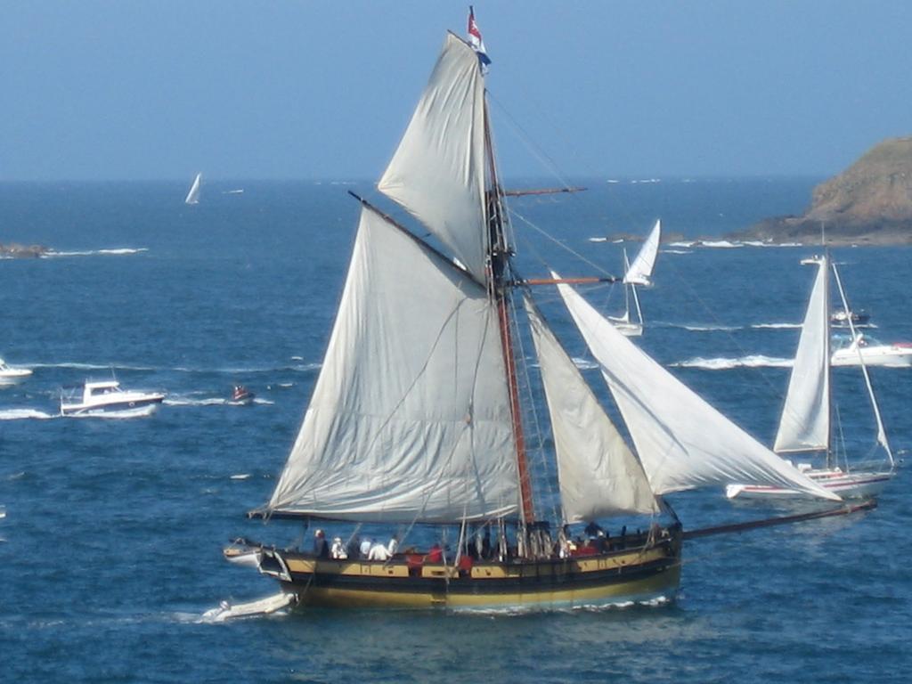 T2-300M Plage-L'Estacade- St Enogat A Dinard Luaran gambar